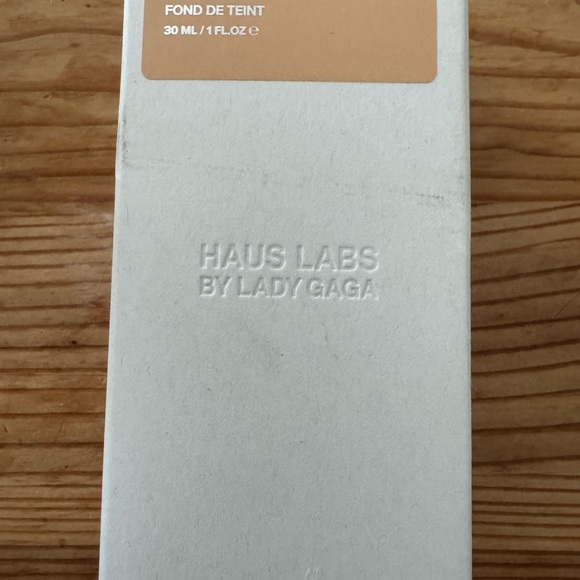 Haus Labs Triclone Skin Tech Foundation light warm - Picture 10 of 11
